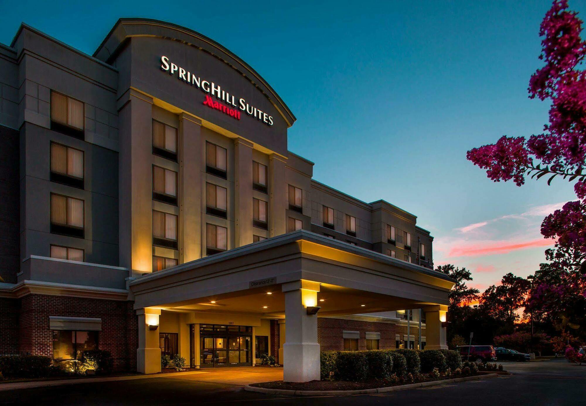 Springhill Suites Хамптон Экстерьер фото